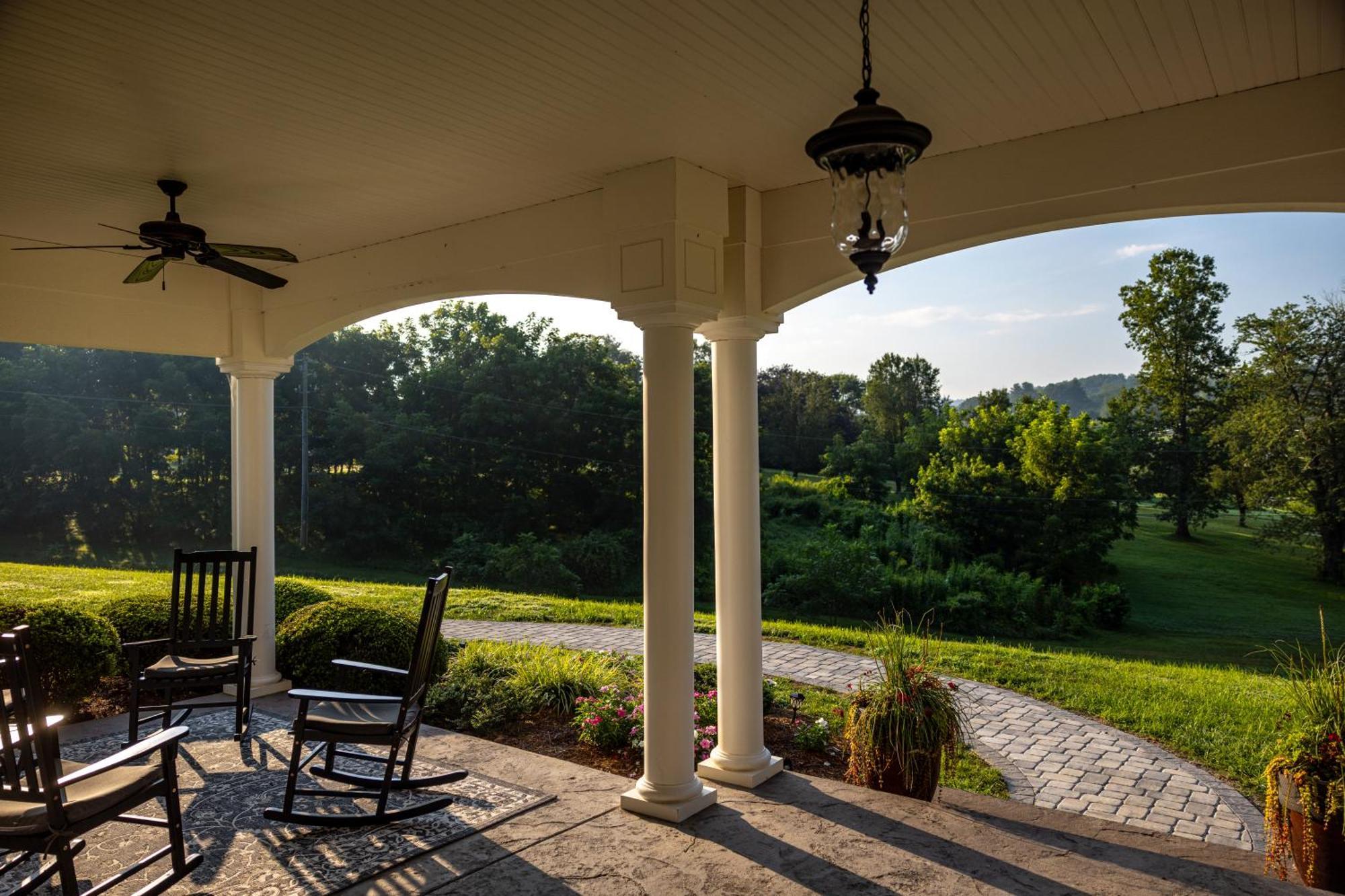 Bed & Breakfast On Tiffany Hill Mills River Exterior photo